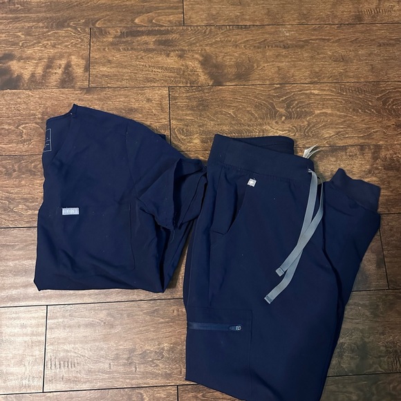 FIGS Navy Blue Small Scrub Set - Picture 1 of 1